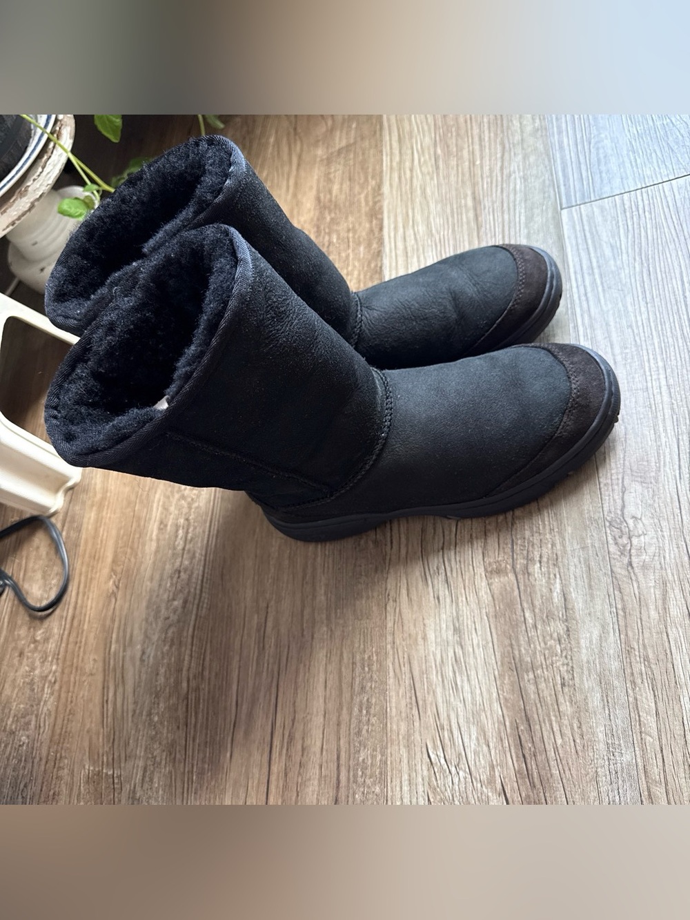 UGG Australia ultimate short Black sheepskin Mid-Calf winter Boots womens size 7